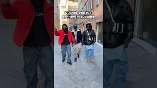 Quando vedi i tuoi genitori in pubblico 