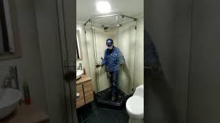 DIVISIONES DE BAÑO EN VIDRIO TEMPLADO EN BOGOTA SISTEMA HEXAGONAL-INGEVIDRIOS