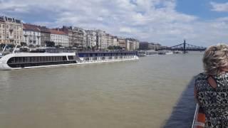 Flussschiffe im Hafen von Budapest