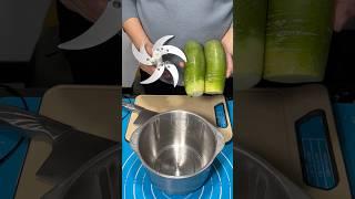 Use a meat grinder to puree green radish, the result is satisfactory.