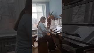 Гульнідєєва Анна-2/6клас, вик.Канцедал В.М: Г.Ляховицька-Етюд Фа мажор. Старовинний танець Контрданс
