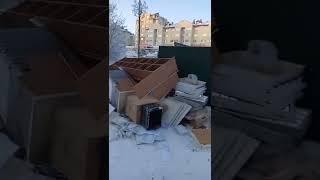 В центре Нового Уренгоя образовалась свалка