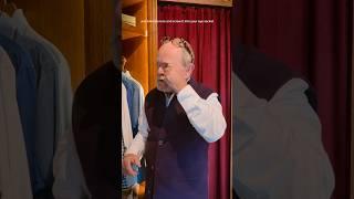 How to wear a Monocle