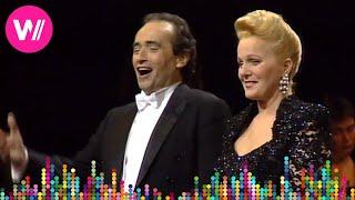 José Carreras burst into laughter singing Verdi's Brindisi from La Traviata (Libiamo)