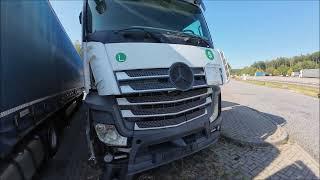 Sauerei , Schrott-Lkw´s einfach zurückgelassen auf öffentlichem Autobahnparkplatz !!!