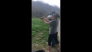 Girl vs 500 S&W fail