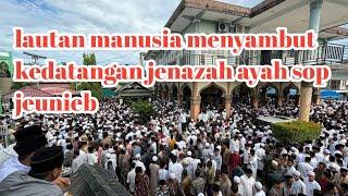 Antusiasme masyarakat jeunieb menunggu kepulangan jenazah ayah sop