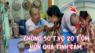 Chồng 50t Vợ 20t Ôm hôn trước mặt mọi người quá tình cảm.