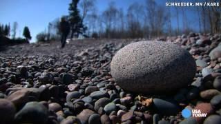 Artist stacks rocks to create awe-inspiring sculptures