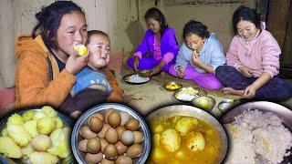 Egg & Potato curry cooking & Eating in Village Style || egg curry gravy || New nepali village vlogs