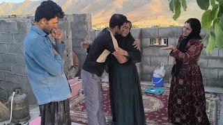 The moment when time stood still; Ali's deep feelings when he saw his mother