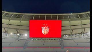 上海海港夺得中超冠军，球迷高喊口号庆祝冠军 Shanghai port won the CSL ,fans are celebrating