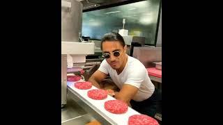 Nusret Burger Arge  #SALTBAE NUSRET NEW VIDEO  FAMOUS CHEF #NUSRET #SHORTS#saltbae#steakhouse