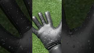 ASTROTURF GLOVES⁉️ @kylecookegoalkeeping #goalkeeper