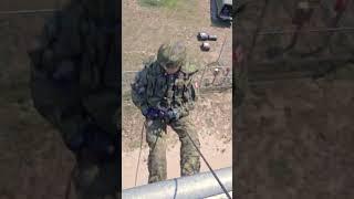 Let's go rappelling in CFB Borden! Exercice de descente en rappel à la Base Borden!