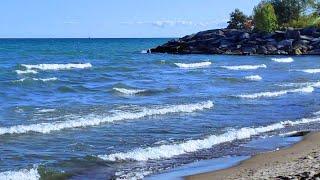 Walking along the shoreline of Lake Ontario -  Đi bộ dọc theo bờ hồ Ontario