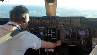 cockpit  view.  BOEING 747-400 LANDING  HOUSTON AIRPORT.