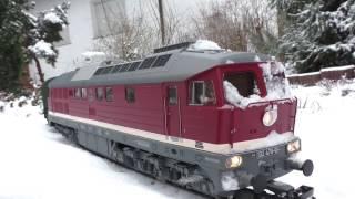 BR132 mit Rekowagen im Schnee