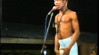 Fela Anikulapo Kuti Live At The Shrine 1987  Introducing the show and yabbis