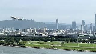 Jumbo Bird-Eva Hello Kitty TakingOff at Taipei #motorized #ttienglish #justplanes #skyes9 #migosatl