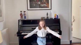 @EmmaKokOfficial singing Roar - Katy Perry