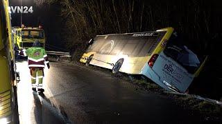 16.12.2024 - VN24 - Zwei Abschleppwagen bergen umgestürzten Bus