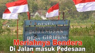 Bendera Merah Putih Berkibar dengan meriah di Pedesaan