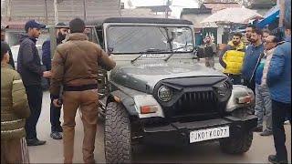 Traffic police continue drive against violators in Srinagar