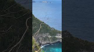 Cliff yang ada di Nusa Penida ini namanya Suwehan Cliff #shorts #bali #nusapenidatrip