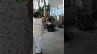 Yung nag busking ka tpos ganito audience mo  #happy #dance #satisfying #shorts