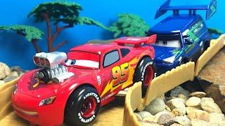 CAMPEONATO DE CARRERAS DISNEY PIXAR CARS - VEHICULOS DE COLLECCION RAYO MCQUEEN RAMONE SHERIFF