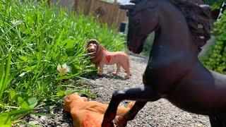 Horses and the lions / schleich /