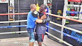 Boxer baffles Jeff Mayweather with his "Drunken Cat" boxing style