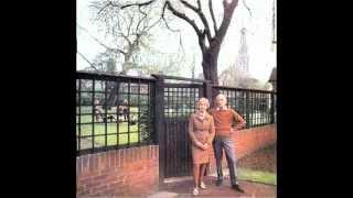 FAIRPORT CONVENTION   -  Genesis Hall   -  (Unhalfbricking 1969)