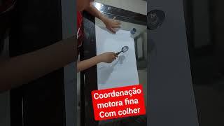 Coordenação motora fina com colher #brincadeiras #neurociência #educaçãoinfantil