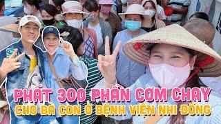 Trâm phát 300 phần cơm chay cho bà con ở bệnh viện Nhi Đồng, mong các cháu nhỏ sớm khoẻ để về nhà