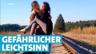 Plötzlich ist der Zug da: 18-jähriges Mädchen überlebt Bahnunfall