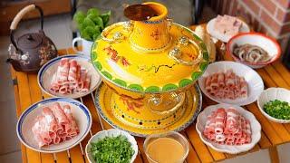 天冷了，這個時節吃涮羊肉在合適不過了！圍爐煮茶，吃著老北京涮羊肉搭配秘製醬料，舒服～| 元气八眉菌