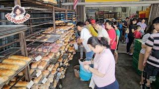 10.000 Breads Daily! Inside Most Popular Bakery with 80 Kinds of Bread! - Malaysia Street Food