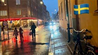 The shortest day of the year in Stockholm. Relaxing walk at 3 pm: charming but dark streets.