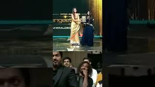 Sangeetha Vijay receiving award  thalapathyvijay cute reactions#thalapathyvijay#vijay#vijay status