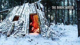 Endless Winter 1 Hour Bushcraft in the North [Camping, Survival]