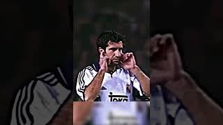 Figo's return to the Camp Nou... #shorts #2002 #figo #barcelona