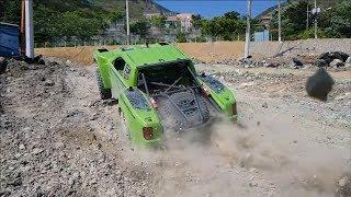 Axial Yeti SCORE Trophy Truck Off-Road Bashing