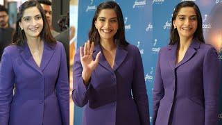 Sonam Kapoor with cute Smile Caught by Media 