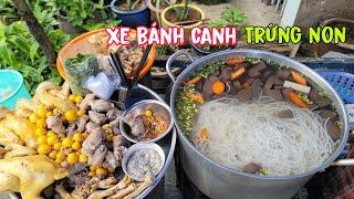 Mới phát hiện xe bánh canh trứng non với nồi nước lèo trong veo