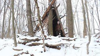 Winter Bushcraft Camping at -15 °С / 5 °F in Natural Shelter, Campfire Cooking. ASMR