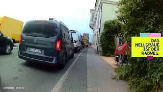 In Rostock auf "guten" Radwegen Fahrrad fahren. Warnowufer