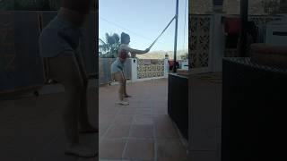Entreno de espalda y bíceps con goma, ideal para cuando vas de vacaciones. #vacaciones #espalda