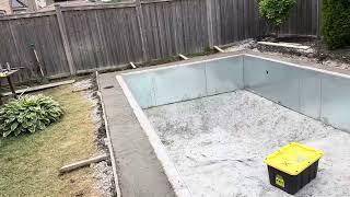 Building a liner pool.  Vinyl over steel steps.